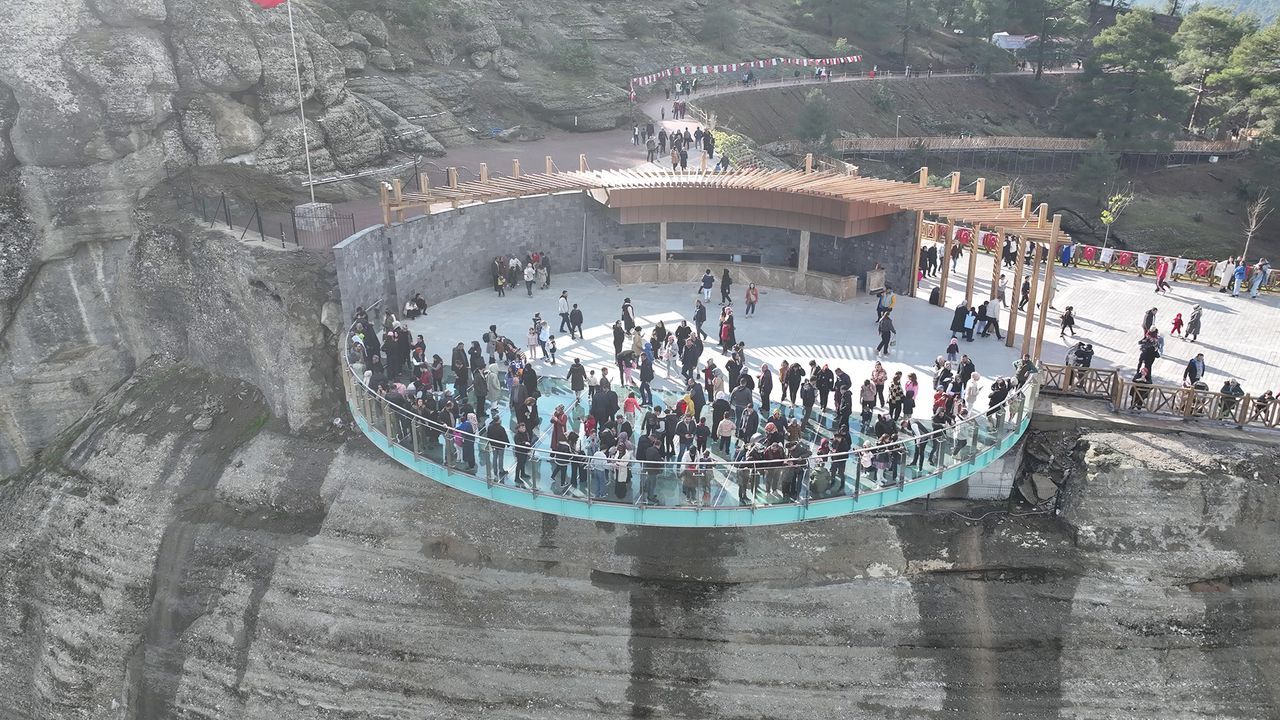 Ali Kayası Cam Teras’a Ziyaretçi Akını