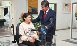 Türkoğlu Belediyesi’nden engelli vatandaşa akülü araba