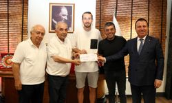 Başkan Narlı’dan gol kralı Aykut Çift’e özel ödül