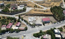 Başkan Toptaş’ın gençliğe yatırımı Kale Gençlik Merkezi’nin temeli atıldı
