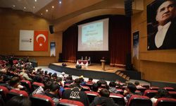 “Hür Yaşadım, Hür Yaşarım” Konferansı Gençleri Millî Mücadele Ruhu ile Buluşturdu
