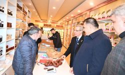 Başkan Mehmet Karaca’dan Mahir Ünal Caddesi’nde Esnaf Ziyareti