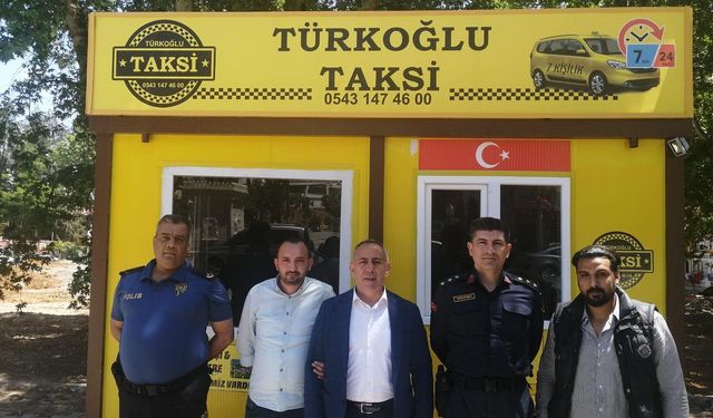 Hersanlıoğlu Türkoğlu’na yeni açılan taksi durağını ziyaret etti