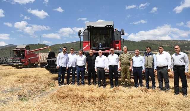 Güngör, buğday hasadına katıldı