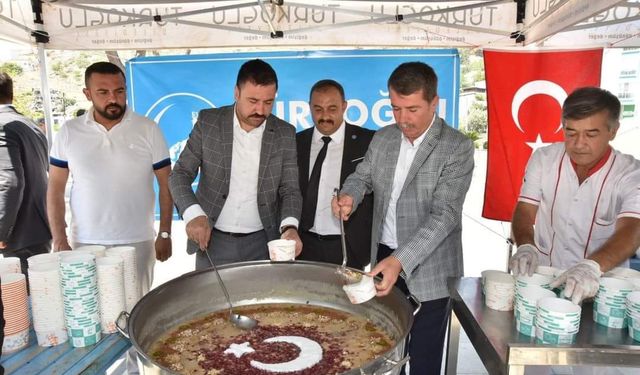 Ülkü Ocakları’ndan aşure ikramı