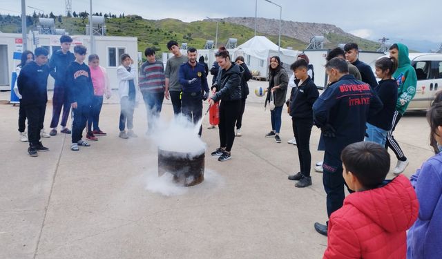 Büyükşehir Depremzedeleri Afetlere Karşı Bilinçlendiriyor