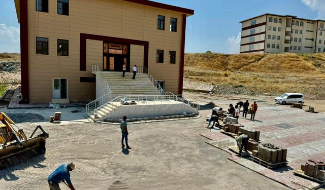 Hz. Ömer Bin Hattab Camii çevresinde düzenleme çalışmaları sürüyor