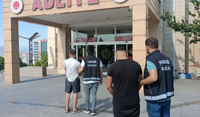 Uyuşturucu madde tacirlerine suçüstü operasyon