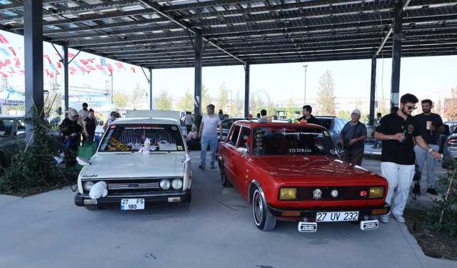 Onikişubat Belediyesi’nin Kahramanmaraş Klasik Otomobil Festivali yoğun ilgi gördü