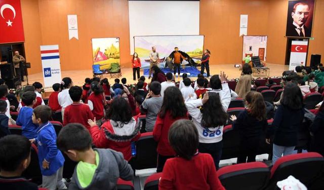 Büyükşehir’den Osmaniye’ye Kültür Köprüsü; “Ronnie Göldeki Fısıltı” Miniklerle Buluştu