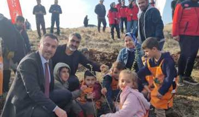 Hacıbebek’te Öğrencilerle Birlikte Mera Alanları Yeşeriyor