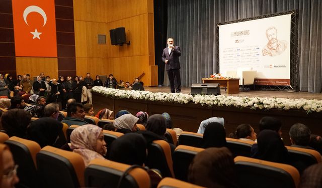 Dursun Ali Erzincanlı, Naat ve Şiirleriyle Gönüllere Seslendi