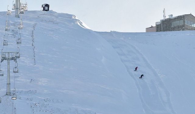 Yedikuyular Kayak Merkezi’ndeki kar kalınlığı 74 santimetreye ulaştı