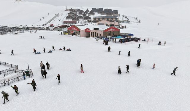 Akdeniz’in Kayak Merkezi Yedikuyular’a Yoğun İlgi