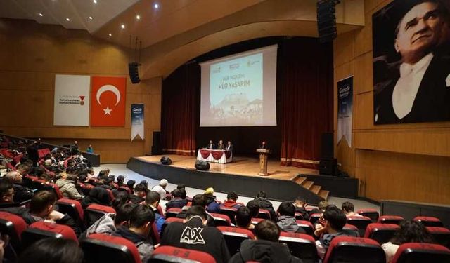 “Hür Yaşadım, Hür Yaşarım” Konferansı Gençleri Millî Mücadele Ruhu ile Buluşturdu