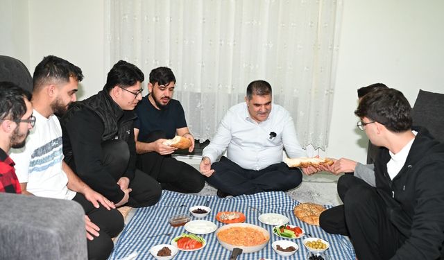 Başkan Karaca Sahurda Öğrencilerle Buluştu