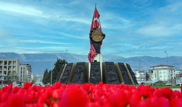 Şehir Çiçek Açtı; Kavşaklarda Görsel Şölen