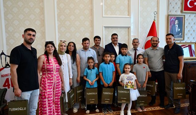 Türkoğlu’nda İl Birincisi Öğrencilere Belediye Başkanından Tebrik