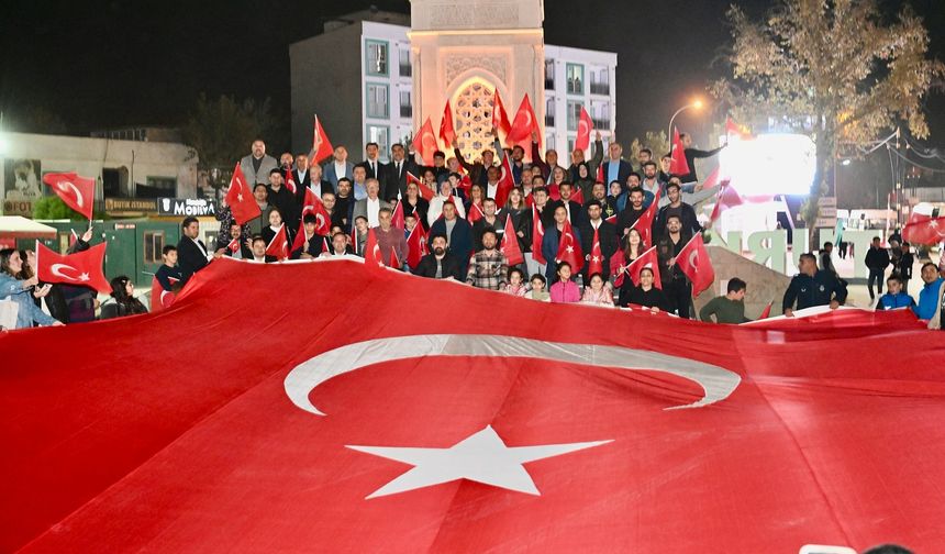 29 Ekim Cumhuriyet Bayramı fener alayı ve kortej yürüyüşüyle kutlandı