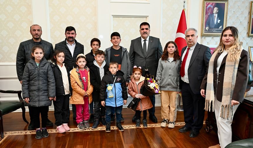 Başkan Karaca, öğrencileri makamında ağırladı