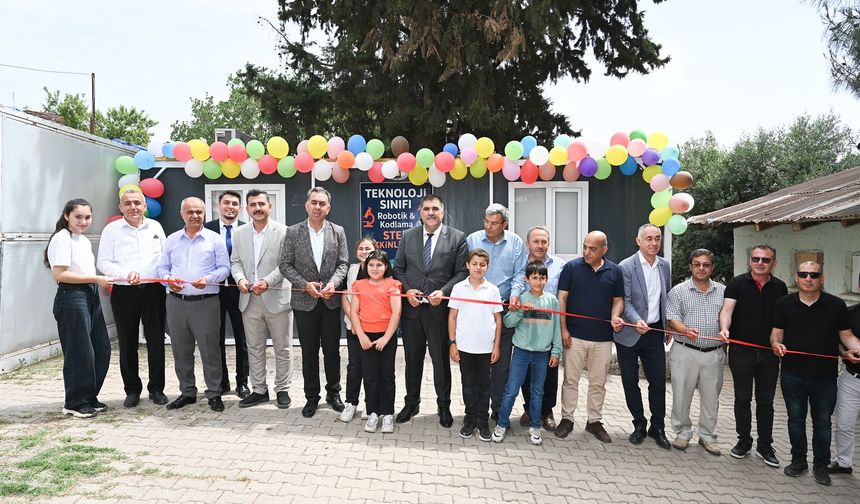 Akçalı’da TÜBİTAK 4006 Bilim Fuarı ve Teknoloji Sınıfı Açıldı