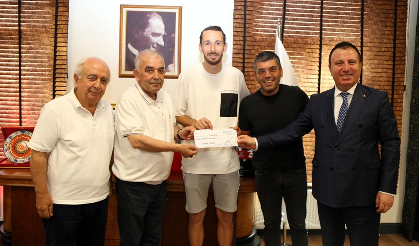 Başkan Narlı’dan gol kralı Aykut Çift’e özel ödül