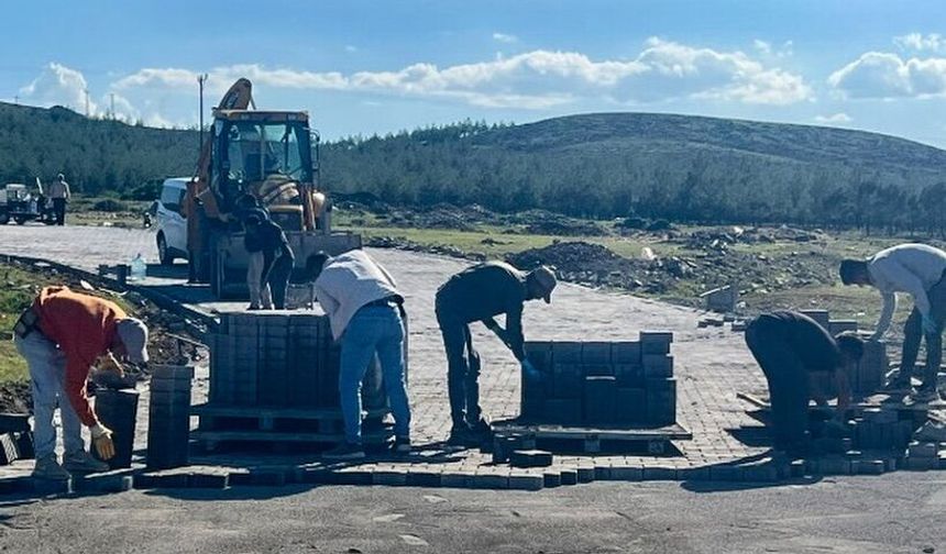 Türkoğlu’nda Hem Yollar Hem Sosyal Alanlar Yenileniyor