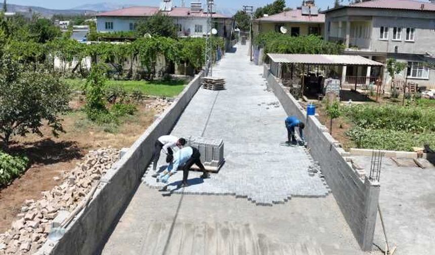 Kılılı Mahallesi Zülfikar Sokak'ta Parke Taşı Döşeme Çalışmaları Sürüyor