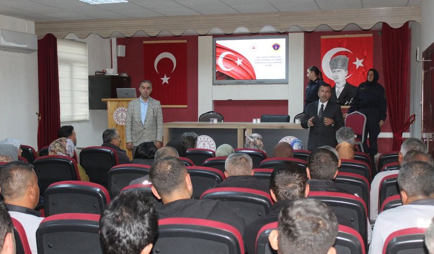 Okul Bahçe Görevlilerine Güvenlik Eğitimi Verildi